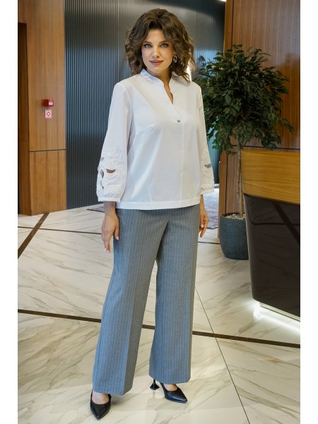 2412 белая блуза+серые брюки в полоску